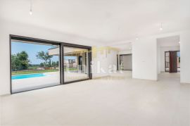 Prekrasna nova vila s bazenom i saunom, 303 m2 - ključ u ruke, Poreč, Famiglia