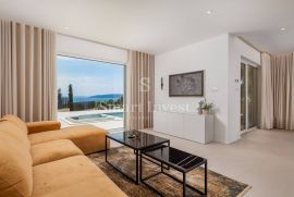 MOŠĆENIČKA DRAGA, moderna mediteranska villa s bazenom blizu mora, Mošćenička Draga, House