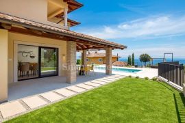 MOŠĆENIČKA DRAGA, moderna mediteranska villa s bazenom blizu mora, Mošćenička Draga, Haus