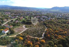 Labin, građevinsko zemljište na lijepoj lokaciji u predgrađu, Labin, Terreno