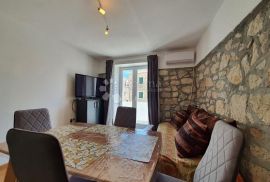 Kuća sa 3 apartmana - 40m od mora!, Posedarje, House