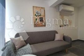 Kuća sa 3 apartmana - 40m od mora!, Posedarje, House