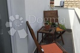 Kuća sa 3 apartmana - 40m od mora!, Posedarje, Famiglia