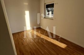 Novogradnja Novalja stan 4S+DB,terasa i okućnica 309 m2, Novalja, Appartment