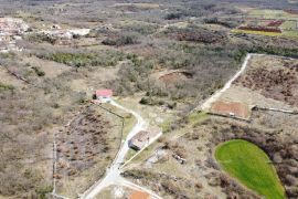 Kuća Blizina Marčane, kuća na velikom terenu od 26.000 m2., Marčana, House