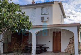 Uvala Soline,okolica, otok Krk, dvojna kuća sa pogledom na more, garažom i okućnicom, prodaja, Dobrinj, Famiglia