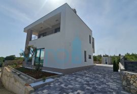 Krk grad, okolica, vila 200m2, bazen, otvoreni pogled, prodaja, Krk, Famiglia