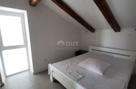 PAG, ZUBOVIĆI - Kuća s 4 apartmana blizu Novalje (moguća zamjena za stan u Rijeci), Novalja, House