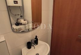 Apartman u Cesarici 2, Karlobag, Wohnung