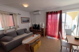 Apartman u Cesarici 2, Karlobag, Wohnung