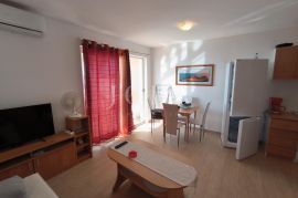 Apartman u Cesarici 2, Karlobag, Wohnung