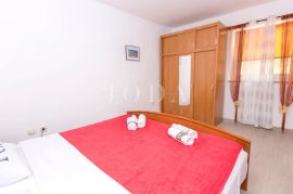 Apartman u Cesarici 2, Karlobag, Wohnung