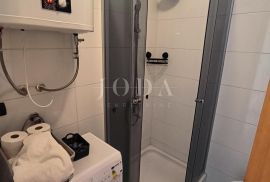 Apartman u Cesarici 2, Karlobag, Wohnung