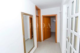 Apartman u Cesarici 2, Karlobag, Wohnung