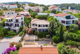 Šolta, Maslinica - obiteljska kuća pokraj šljunčane plaže, Šolta, Casa