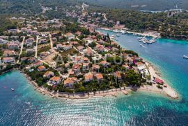 Šolta, Maslinica - obiteljska kuća pokraj šljunčane plaže, Šolta, Casa