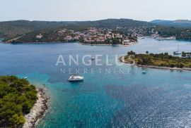 Šolta, Maslinica - obiteljska kuća pokraj šljunčane plaže, Šolta, Casa