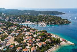 Šolta, Maslinica - obiteljska kuća pokraj šljunčane plaže, Šolta, Haus