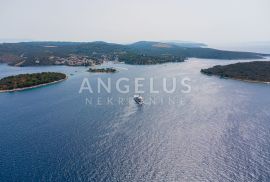 Šolta, Maslinica - obiteljska kuća pokraj šljunčane plaže, Šolta, Casa