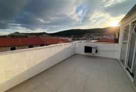 ZADAR, VINJERAC- Kamena kuća sa tri apartmana! Blizina mora!, Posedarje, Casa