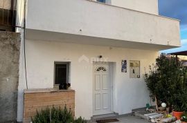 ZADAR, VINJERAC- Kamena kuća sa tri apartmana! Blizina mora!, Posedarje, House