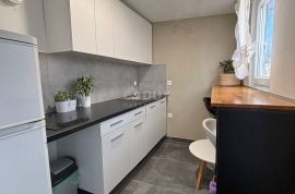 ZADAR, VINJERAC- Kamena kuća sa tri apartmana! Blizina mora!, Posedarje, Casa