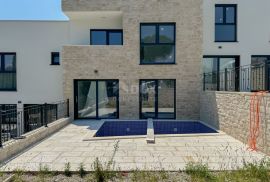 LOVRAN - Luksuzna kuća u nizu s bazenom 100 m od plaže s pogledom na more, Lovran, Maison
