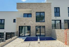 LOVRAN - Luksuzna kuća u nizu s bazenom 100 m od plaže s pogledom na more, Lovran, Casa
