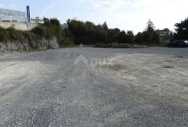 PERMANI, JURDANI-građevinsko zemljište 2000m2 s građ. dozvolom za halu od 600m2 (namjena: trgovačka, zanatska, industrijska), Matulji, Terrain