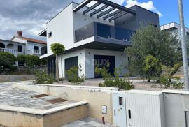 OTOK KRK - Moderna luksuzna vila s bazenom i pogledom na more, Krk, Σπίτι