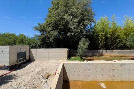 Kuća Prodaje se dvojna vila sa bazenom i garažom, Medulin, House