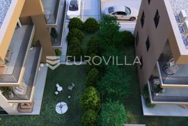 Trogir, trosoban stan u prizemlju s vrtom, Trogir, Appartamento