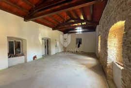 Barban, jug Istre, imanje sa kućom i 3 pomoćna objekta, Barban, Kuća