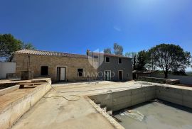 Barban, jug Istre, imanje sa kućom i 3 pomoćna objekta, Barban, Kuća