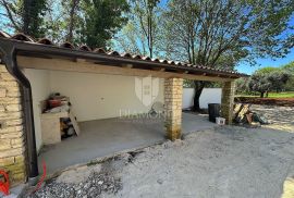 Barban, jug Istre, imanje sa kućom i 3 pomoćna objekta, Barban, Famiglia