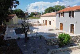 Barban, jug Istre, imanje sa kućom i 3 pomoćna objekta, Barban, Casa