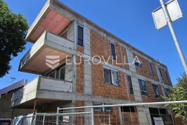 Osijek, Retfala, luksuzan trosoban stan 90 m2 na prvom katu s vrtom, Osijek, Appartement