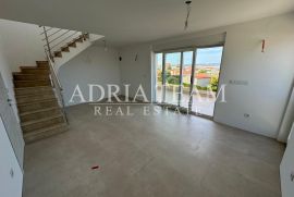 APARTMANI S POGLEDOM NA MORE, NOVOGRADNJA - POVLJANA, PAG, Povljana, Appartamento