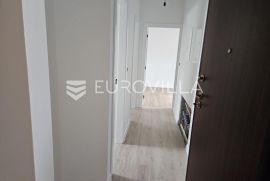 Osijek, Retfala, stan u urbanoj vili 100 m2 prizemlje sa dvorištem 50 m2, Osijek, Kвартира