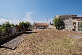 Kamena kuća s pomoćnim objektom i garažom, Svetvinčenat, Istra, Svetvinčenat, بيت