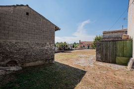 Kamena kuća s pomoćnim objektom i garažom, Svetvinčenat, Istra, Svetvinčenat, Maison