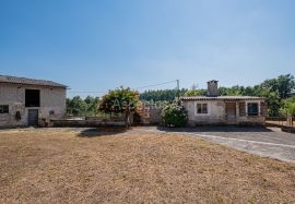 Kamena kuća s pomoćnim objektom i garažom, Svetvinčenat, Istra, Svetvinčenat, Famiglia
