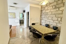 DUGOROČNI NAJAM KOMFORNOG STANA U VOLOSKOM, Opatija, Appartement