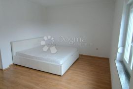 VELIKI APARTMAN S POTENCIJALOM - KRK, Krk, Appartment