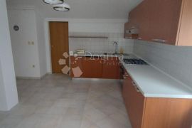 VELIKI APARTMAN S POTENCIJALOM - KRK, Krk, Kвартира