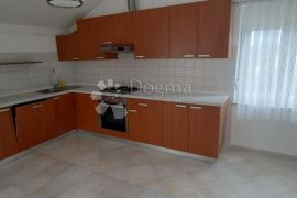 VELIKI APARTMAN S POTENCIJALOM - KRK, Krk, Daire