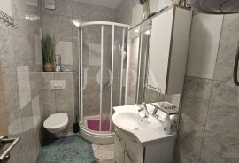 Trosoban stan 35m od mora, Novi Vinodolski, Appartement