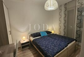 Trosoban stan 35m od mora, Novi Vinodolski, Appartement