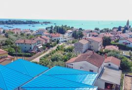 Umag, Lovrečica, Trosoban stan s krovnom terasom!, Umag, Wohnung