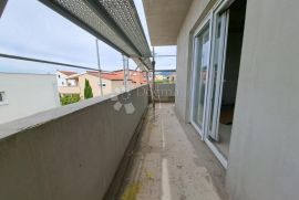 MODERNA SAMOSTOJEĆA KUĆA U NOVOGRADNJI, Kaštela, Maison